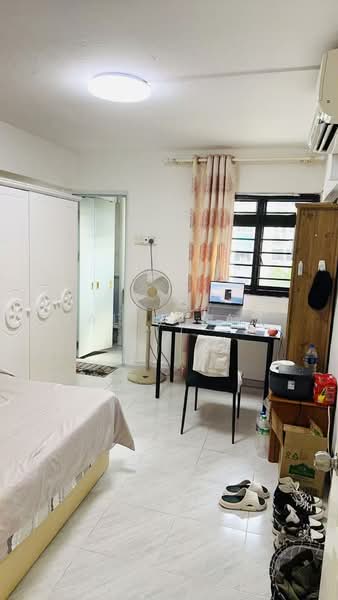 302 Clementi Avenue 4, 302 Clementi Avenue 4, 3 Bedrooms, 990 sqft, HDB Flat For Sale, by Sally Kam, 500224348 - Bedroom - PropertyGuru.com.sg