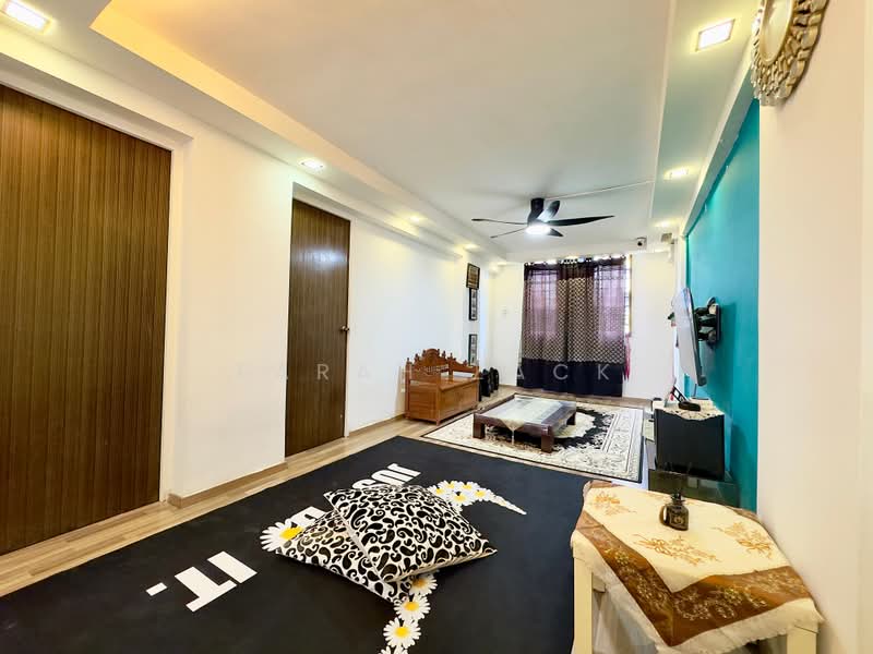 534 Bukit Batok Street 51, 534 Bukit Batok Street 51, 2 Bedrooms, 743 sqft, HDB Flat For Sale, by Farah Zack, 500224363 - Living Room - PropertyGuru.com.sg