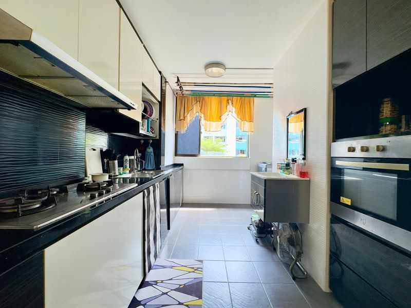 534 Bukit Batok Street 51, 534 Bukit Batok Street 51, 2 Bedrooms, 743 sqft, HDB Flat For Sale, by Farah Zack, 500224363 - Kitchen - PropertyGuru.com.sg