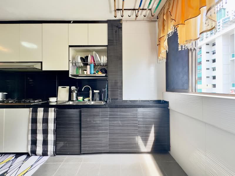 534 Bukit Batok Street 51, 534 Bukit Batok Street 51, 2 Bedrooms, 743 sqft, HDB Flat For Sale, by Farah Zack, 500224363 - Kitchen - PropertyGuru.com.sg