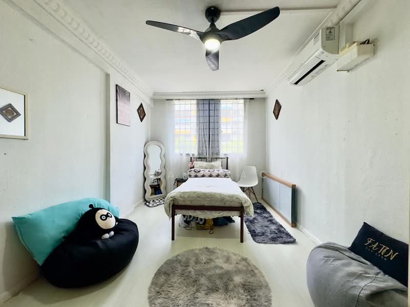 534 Bukit Batok Street 51, 534 Bukit Batok Street 51, 2 Bedrooms, 743 sqft, HDB Flat For Sale, by Farah Zack, 500224363 - Bedroom - PropertyGuru.com.sg