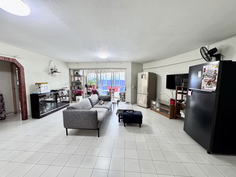 259 Ang Mo Kio Avenue 2, 259 Ang Mo Kio Avenue 2, 3 Bedrooms, 1,453 sqft, HDB Flat For Sale, by Carissa Wan, 500224385 - Living Room - PropertyGuru.com.sg