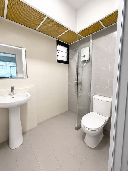 808D Choa Chu Kang Avenue 1, 808D Choa Chu Kang Avenue 1, 3 Bedrooms, 990 sqft, HDB Flat For Sale, by FOO JO MUN, 500224389 - Bathroom - PropertyGuru.com.sg