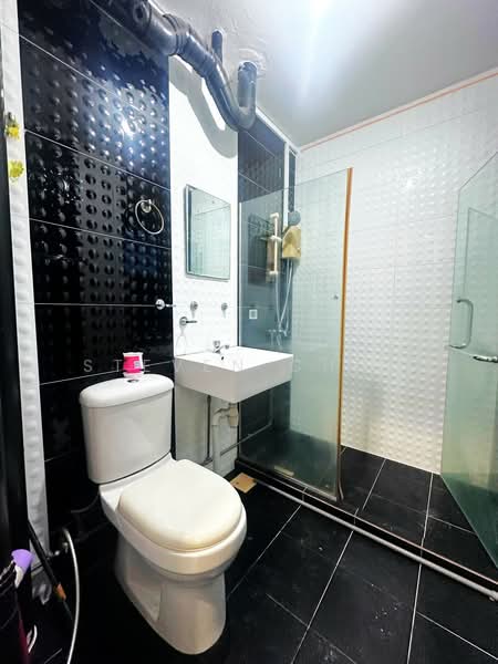106 Gangsa Road, 106 Gangsa Road, Room Rental, 1,109 sqft, HDB Flat For Rent, by Steven Choo, 500224394 - Bathroom - PropertyGuru.com.sg