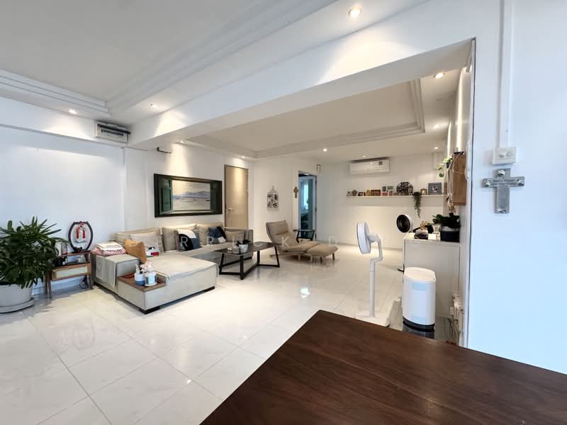 669C Jurong West Street 64, 669C Jurong West Street 64, 4 Bedrooms, 1,399 sqft, HDB Flat For Sale, by Derrick Dang, 500224396 - Living Room - PropertyGuru.com.sg