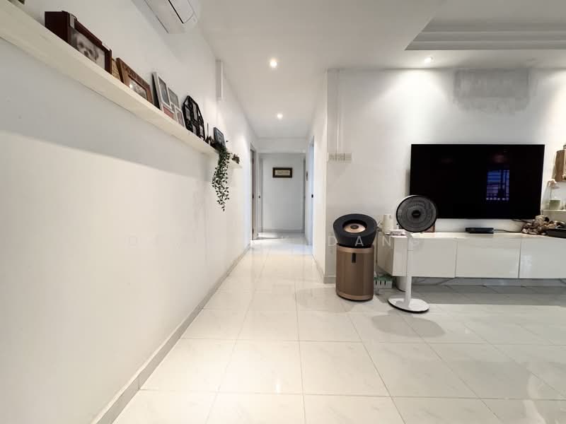 669C Jurong West Street 64, 669C Jurong West Street 64, 4 Bedrooms, 1,399 sqft, HDB Flat For Sale, by Derrick Dang, 500224396 - Corridor - PropertyGuru.com.sg