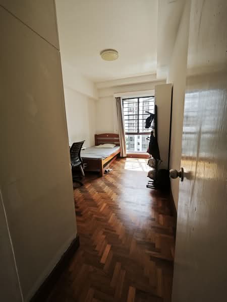 Parkview Apartments, 1 Bukit Batok Street 25, 3 Bedrooms, 1,119 sqft, Apartment For Sale, by YF Liew, 500224398 - Bedroom - PropertyGuru.com.sg