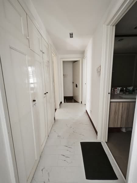 Parkview Apartments, 1 Bukit Batok Street 25, 3 Bedrooms, 1,119 sqft, Apartment For Sale, by YF Liew, 500224398 - Corridor - PropertyGuru.com.sg