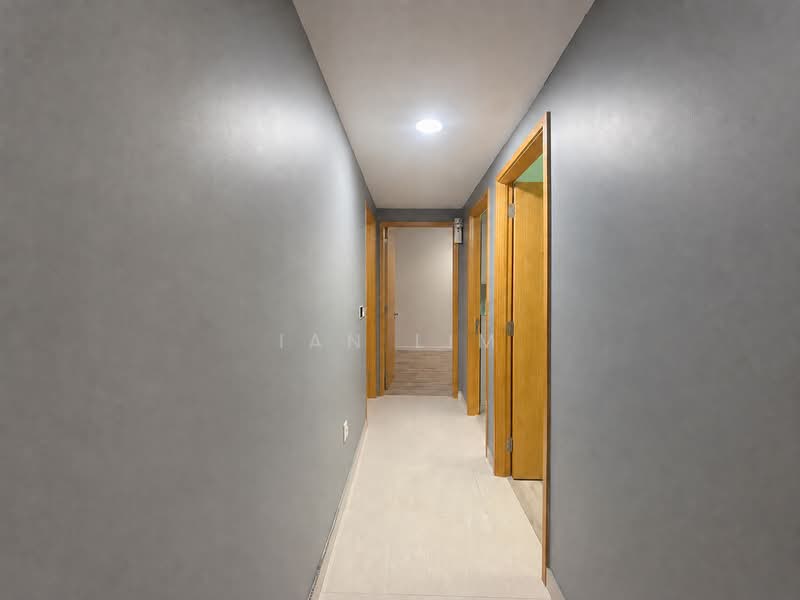 La Fiesta, 68 Sengkang Square, 3 Bedrooms, 990 sqft, Condominium For Sale, by Ian Lim, 500224407 - Corridor - PropertyGuru.com.sg