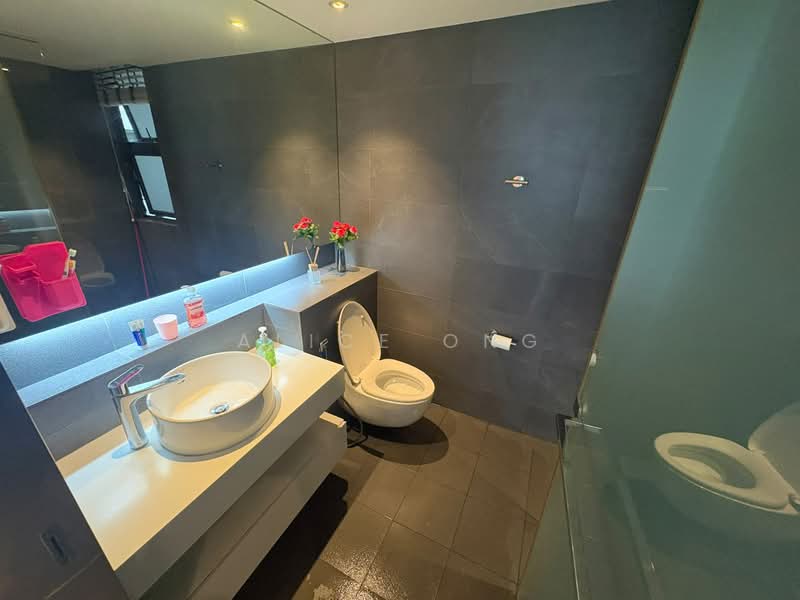 Waterwoods, Punggol Field Walk, 3 Bedrooms, 1,044 sqft, Executive Condominium For Sale, by Alice Ong, 500224412 - Bathroom - PropertyGuru.com.sg