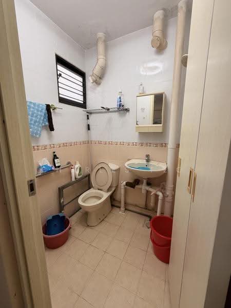 205 Marsiling Drive, 205 Marsiling Drive, Admiralty / Woodlands, 3 Bedrooms, 980 sqft, HDB Flat For Sale, by Charles Teo, 500224429 - Master Bedroom Bathroom - PropertyGuru.com.sg