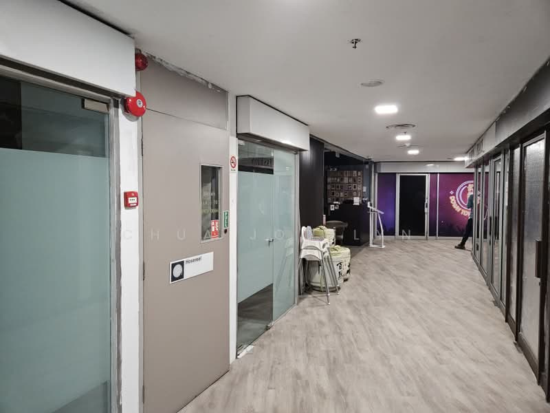 The Plaza, 7500A Beach Road, Beach Road / Bugis / Rochor, 452 sqft, Other Retail For Sale, by Chua Jocelyn, 500224437 - Corridor - CommercialGuru.com.sg