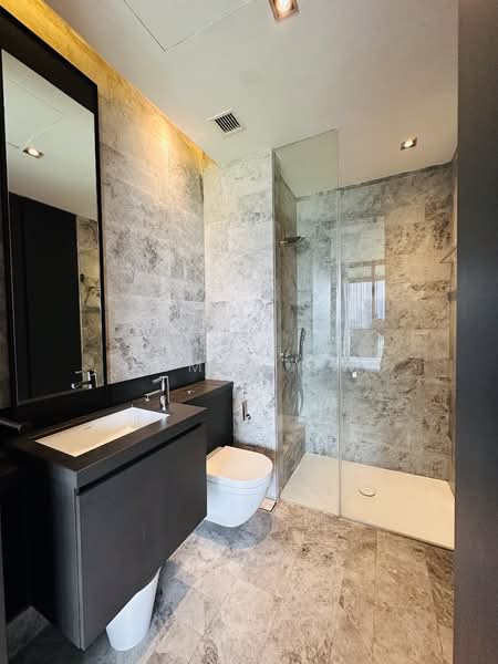 OUE Twin Peaks, 33 Leonie Hill Road, 1 Bedroom, 570 sqft, Condominium For Sale, by James Ow, 500224440 - Bathroom - PropertyGuru.com.sg