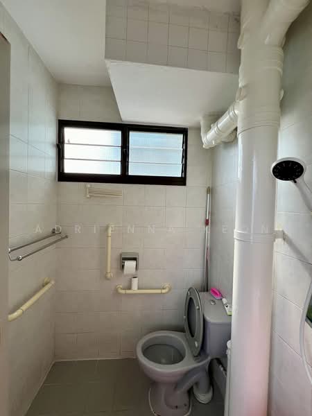 324 Ang Mo Kio Avenue 3, 324 Ang Mo Kio Avenue 3, Room Rental, 250 sqft, HDB Flat For Rent, by Adrienna Keon, 500224444 - Bathroom - PropertyGuru.com.sg
