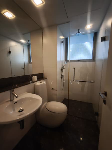 Sky @ Eleven, 11 Thomson Lane, 3 Bedrooms, 1,851 sqft, Condominium For Rent, by Desy Tan, 500224451 - Bathroom - PropertyGuru.com.sg