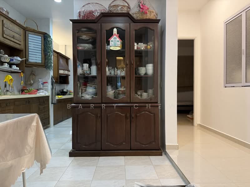 Landed Terrace Freehold D16, Meragi Road, Jalan Pergam, Jalan Pelatok, East View Garden, Sunbird Road, 6 Bedrooms, 3,500 sqft, Terraced House For Sale, by Barry Chew, 500224476 - Kitchen - PropertyGuru.com.sg