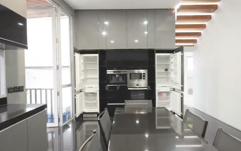 Jalan Elok, Orchard/Newton Area, 5 Bedrooms, 6,600 sqft, Corner Terrace For Sale, by Harry Yap, 500224477 - Kitchen - PropertyGuru.com.sg