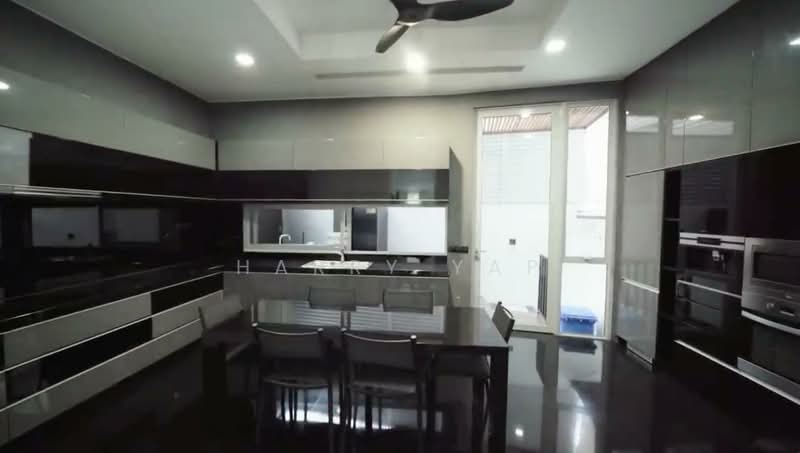 Jalan Elok, Orchard/Newton Area, 5 Bedrooms, 6,600 sqft, Corner Terrace For Sale, by Harry Yap, 500224477 - Kitchen - PropertyGuru.com.sg