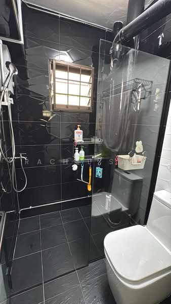 329 Sembawang Close, 329 Sembawang Close, Room Rental, 100 sqft, HDB Flat For Rent, by Rachel Sam, 500224482 - Bathroom - PropertyGuru.com.sg