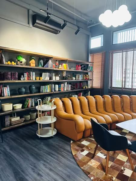 Grantral Complex, 601 Macpherson Road, 1,668 sqft, Light Industrial (B1) For Rent, by Ronda Tham, 500224487 - Living Room - CommercialGuru.com.sg