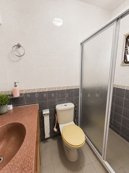 305A Anchorvale Link, 305A Anchorvale Link, Hougang / Punggol / Sengkang, 3 Bedrooms, 1,184 sqft, HDB Flat For Sale, by Norris Tan, 500224499 - Bathroom - PropertyGuru.com.sg