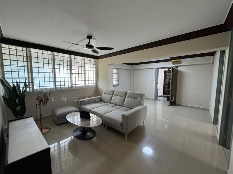 444 Hougang Avenue 8, 444 Hougang Avenue 8, 3 Bedrooms, 1,108 sqft, HDB Flat For Sale, by TENGKU SHAHRUL, 500224533 - Living Room - PropertyGuru.com.sg