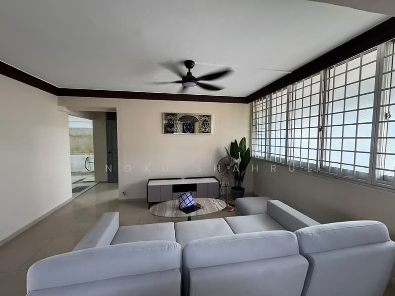 444 Hougang Avenue 8, 444 Hougang Avenue 8, 3 Bedrooms, 1,108 sqft, HDB Flat For Sale, by TENGKU SHAHRUL, 500224533 - Living Room - PropertyGuru.com.sg
