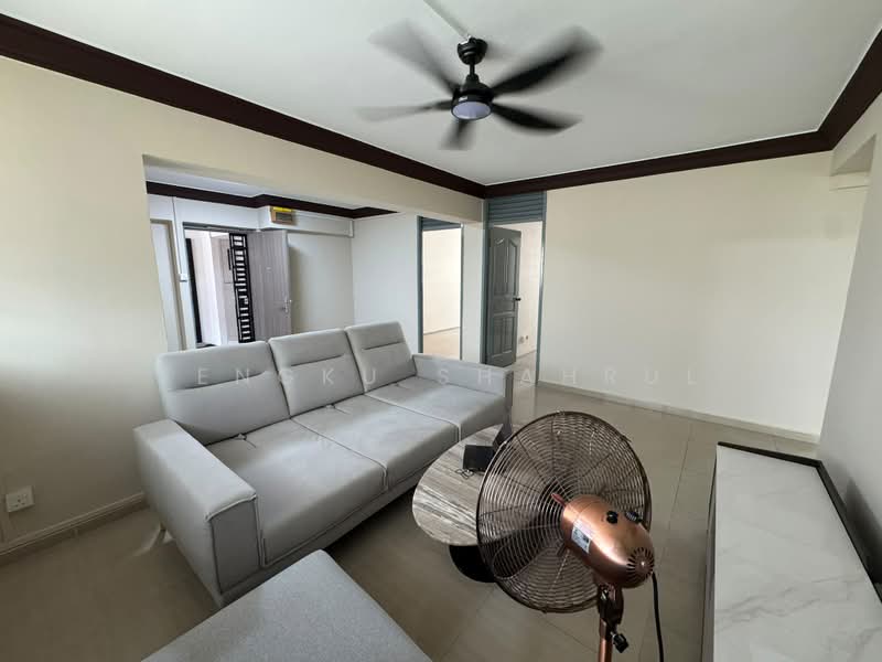 444 Hougang Avenue 8, 444 Hougang Avenue 8, 3 Bedrooms, 1,108 sqft, HDB Flat For Sale, by TENGKU SHAHRUL, 500224533 - Living Room - PropertyGuru.com.sg