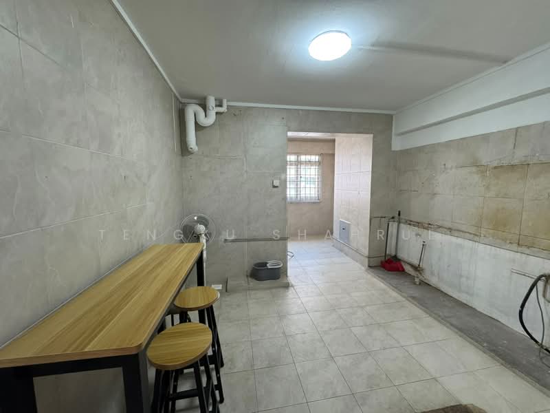 444 Hougang Avenue 8, 444 Hougang Avenue 8, 3 Bedrooms, 1,108 sqft, HDB Flat For Sale, by TENGKU SHAHRUL, 500224533 - Kitchen - PropertyGuru.com.sg
