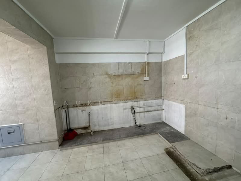 444 Hougang Avenue 8, 444 Hougang Avenue 8, 3 Bedrooms, 1,108 sqft, HDB Flat For Sale, by TENGKU SHAHRUL, 500224533 - Kitchen - PropertyGuru.com.sg