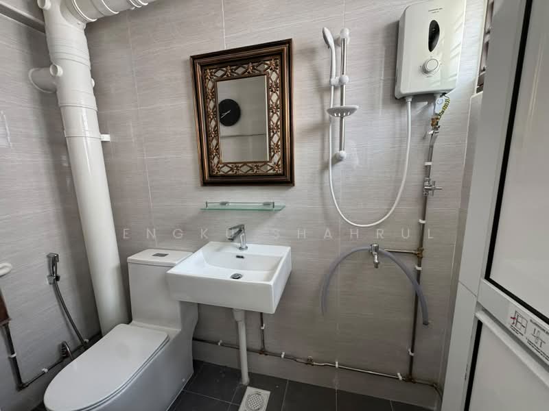 444 Hougang Avenue 8, 444 Hougang Avenue 8, 3 Bedrooms, 1,108 sqft, HDB Flat For Sale, by TENGKU SHAHRUL, 500224533 - Bathroom - PropertyGuru.com.sg