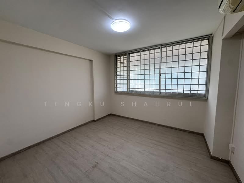 444 Hougang Avenue 8, 444 Hougang Avenue 8, 3 Bedrooms, 1,108 sqft, HDB Flat For Sale, by TENGKU SHAHRUL, 500224533 - Bedroom - PropertyGuru.com.sg