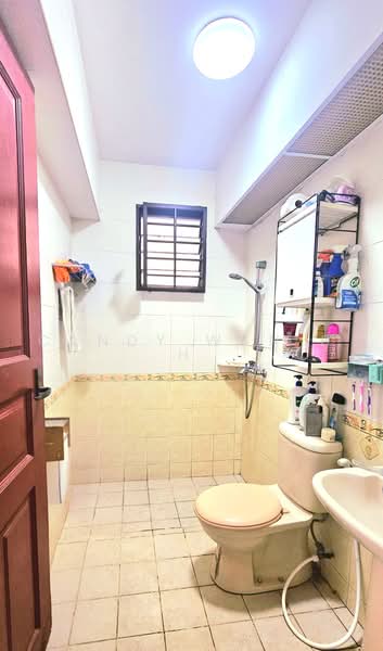 180 Bedok North Road, 180 Bedok North Road, 3 Bedrooms, 990 sqft, HDB Flat For Sale, by Candy Wan B H, 500224535 - Bathroom - PropertyGuru.com.sg