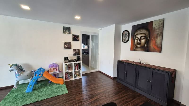 28 Ghim Moh Link, 28 Ghim Moh Link, 3 Bedrooms, 1,216 sqft, HDB Flat For Sale, by Shaun Dhillon, 500224551 - Living Room - PropertyGuru.com.sg