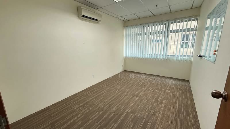 FITTED MOVE IN READY OFFICE UBI! Plug and Play 1151 SQFT. Ubi MacPherson MRT. Near PIE, , 1,151 sqft, Light Industrial (B1) For Rent, by CD Sung, 500224574 - Interior - CommercialGuru.com.sg