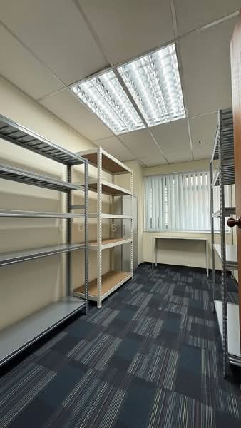FITTED MOVE IN READY OFFICE UBI! Plug and Play 1151 SQFT. Ubi MacPherson MRT. Near PIE, , 1,151 sqft, Light Industrial (B1) For Rent, by CD Sung, 500224574 - Interior - CommercialGuru.com.sg
