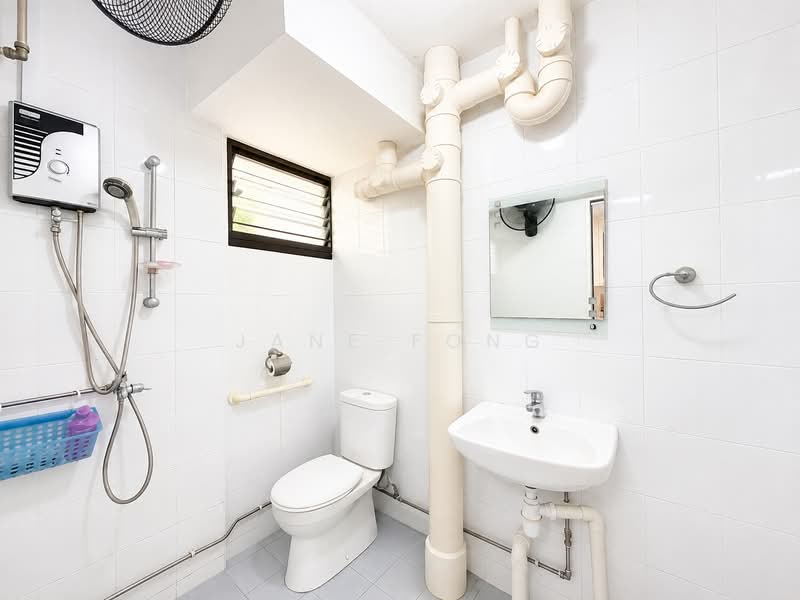 407 Bedok North Avenue 3, 407 Bedok North Avenue 3, 3 Bedrooms, 1,270 sqft, HDB Flat For Rent, by Jane Fong, 500224584 - Bathroom - PropertyGuru.com.sg