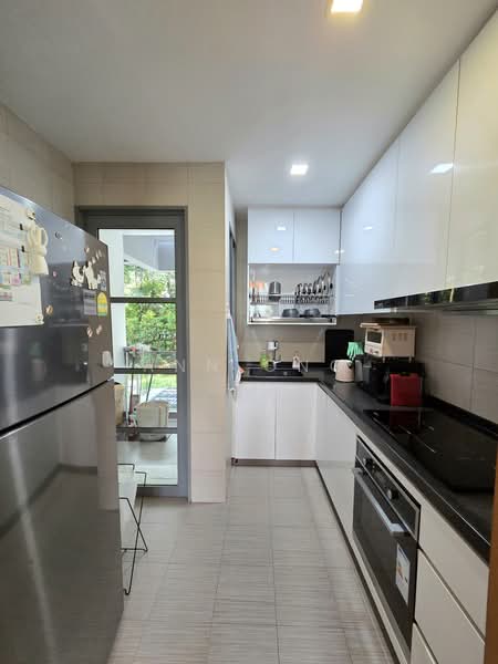Viz at Holland, 221 Queensway, 3 Bedrooms, 1,259 sqft, Condominium For Rent, by Ann Ong, 500224595 - Kitchen - PropertyGuru.com.sg