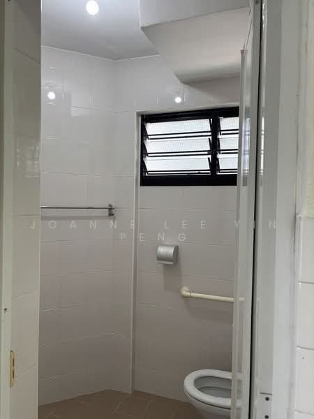 308 Jurong East Street 32, 308 Jurong East Street 32, 2 Bedrooms, 807 sqft, HDB Flat For Rent, by Joanne Lee Yin Peng, 500224597 - Bathroom - PropertyGuru.com.sg