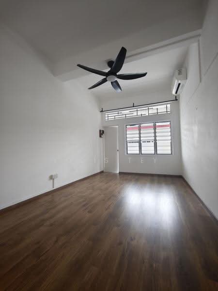 56 Eng Hoon Street, 56 Eng Hoon Street, Alexandra / Commonwealth, 3 Bedrooms, 1,001 sqft, Walk-up Apartment For Rent, by Louis Tey, 500224598 - Interior - PropertyGuru.com.sg