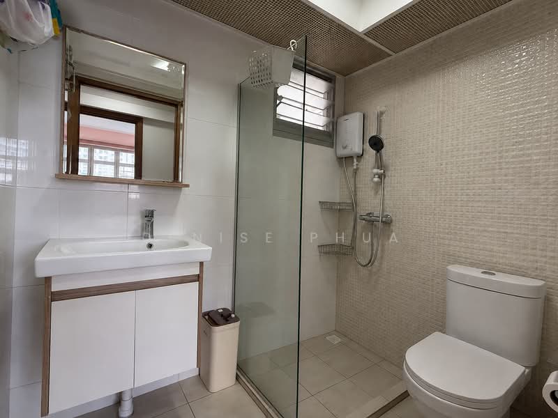 461A Bukit Batok West Avenue 8, 461A Bukit Batok West Avenue 8, 3 Bedrooms, 1,001 sqft, HDB Flat For Sale, by Denise Phua, 500224634 - Bathroom - PropertyGuru.com.sg