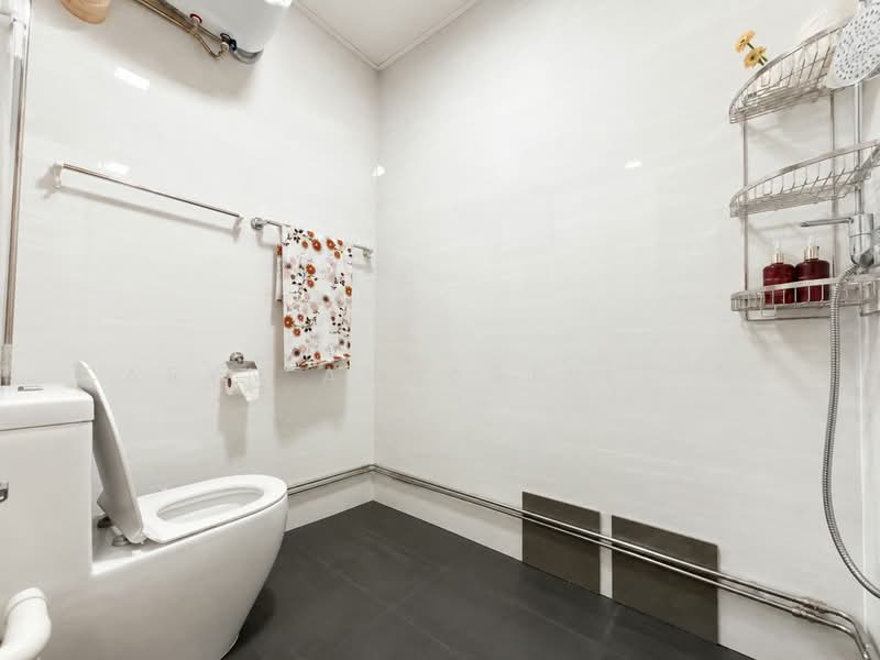 363 Woodlands Avenue 5, 363 Woodlands Avenue 5, Room Rental, 200 sqft, HDB Flat For Rent, by Caryn Annabelle Ho, 500224645 - Common Bathroom - PropertyGuru.com.sg