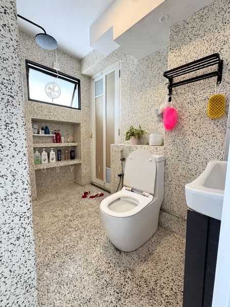 662 Jalan Damai, 662 Jalan Damai, 3 Bedrooms, 1,539 sqft, HDB Flat For Sale, by Rusydi Yusoff, 500224651 - Bathroom - PropertyGuru.com.sg