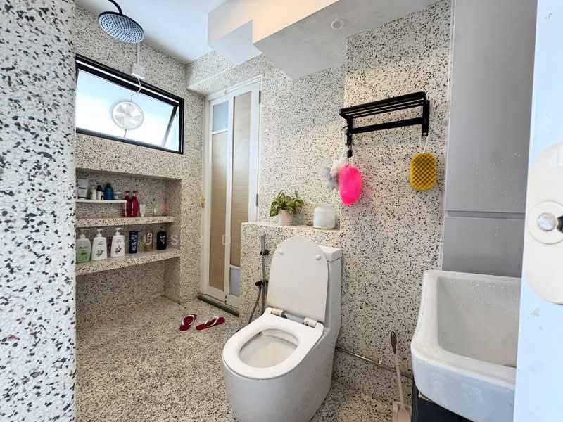 662 Jalan Damai, 662 Jalan Damai, 3 Bedrooms, 1,539 sqft, HDB Flat For Sale, by Rusydi Yusoff, 500224651 - Bathroom - PropertyGuru.com.sg