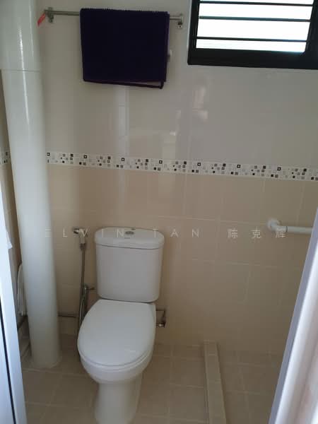125 Bishan Street 12, 125 Bishan Street 12, 3 Bedrooms, 893 sqft, HDB Flat For Rent, by Kelvin Tan 陈克辉, 500224654 - Common Bathroom - PropertyGuru.com.sg