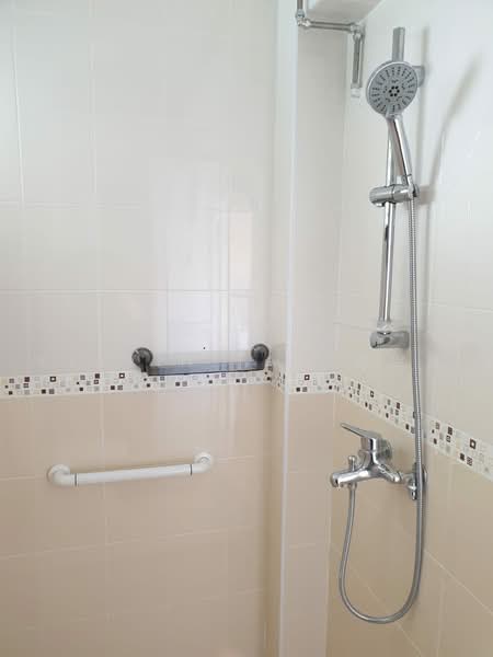 125 Bishan Street 12, 125 Bishan Street 12, 3 Bedrooms, 893 sqft, HDB Flat For Rent, by Kelvin Tan 陈克辉, 500224654 - Common Bathroom - PropertyGuru.com.sg