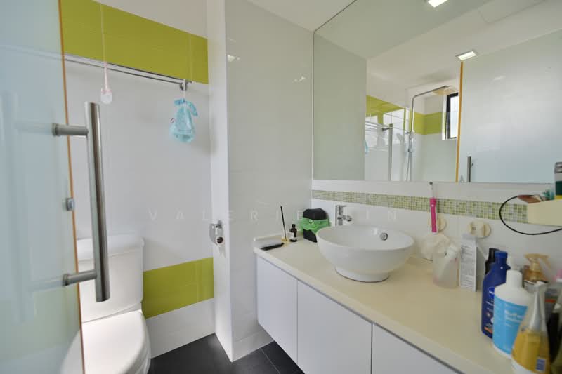 St Patrick's Court, 21A St Patrick's Road, 3 Bedrooms, 1,324 sqft, Apartment For Sale, by Valerie Jin, 500224670 - Bathroom - PropertyGuru.com.sg