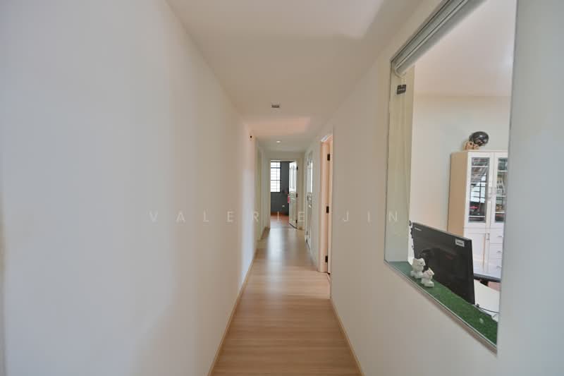 St Patrick's Court, 21A St Patrick's Road, 3 Bedrooms, 1,324 sqft, Apartment For Sale, by Valerie Jin, 500224670 - Corridor - PropertyGuru.com.sg