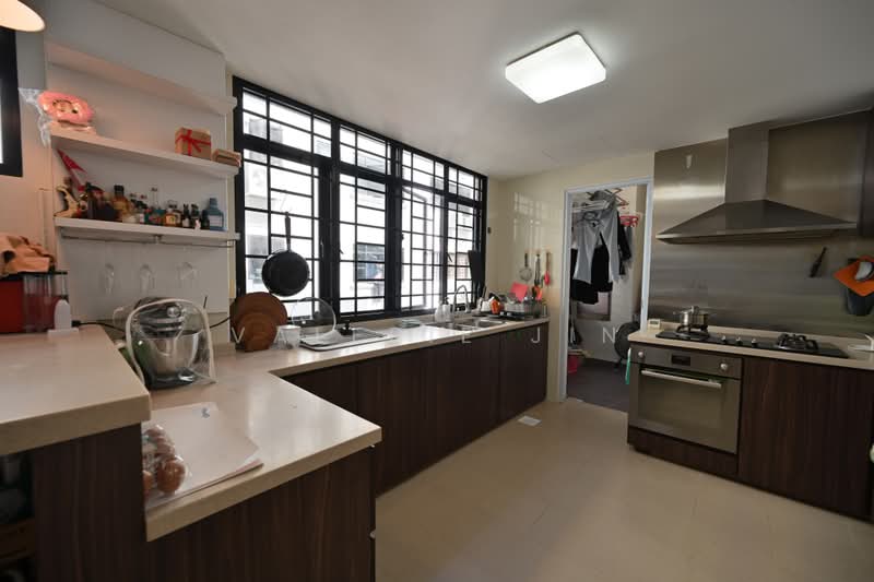 St Patrick's Court, 21A St Patrick's Road, 3 Bedrooms, 1,324 sqft, Apartment For Sale, by Valerie Jin, 500224670 - Kitchen - PropertyGuru.com.sg