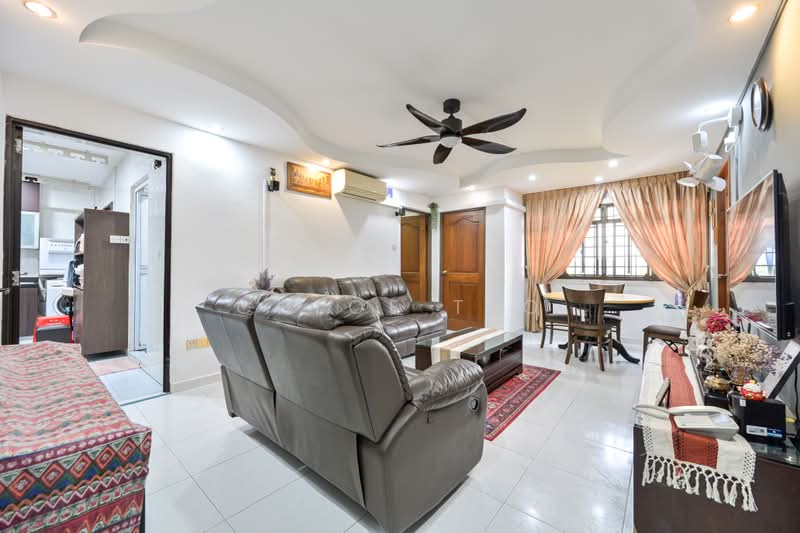 589D Montreal Drive, 589D Montreal Drive, 3 Bedrooms, 969 sqft, HDB Flat For Sale, by Chloe Teo, 500224671 - Living Room - PropertyGuru.com.sg